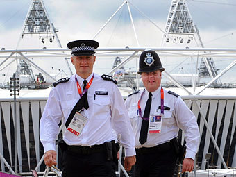 Полицейские у Олимпийского парка в Лондоне. Фото ИТАР ТАСС