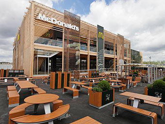 Самый большой в мире ресторан McDonald's в Олимпийском парке. Фото (c)AP