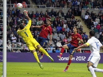 Эпизод матча Испания - Гондурас, фото (c)AFP