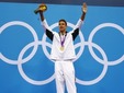 Чад Ле Кло с золотой медалью Игр-2012. Фото Reuters
