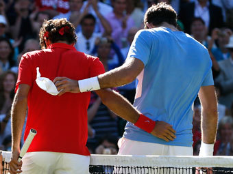 Роджер Федерер (слева) и Хуан Мартин дель Порто. Фото Reuters