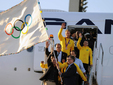 Мэр Рио-де-Жанейро с олимпийским флагом. Фото (c)AFP